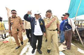 Perluasan distribusi untuk meningkatkan konektivitas dan meningkatkan perekonomian, pendidikan, dan kesehatan.